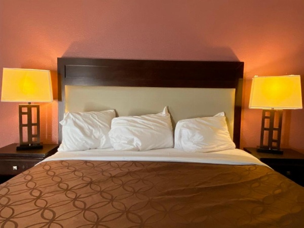 Express Inn image 9